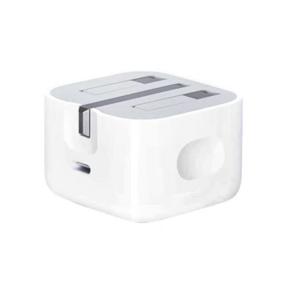 محول تيار بمنفذ USB-C وقدرة 20 وات أبيض